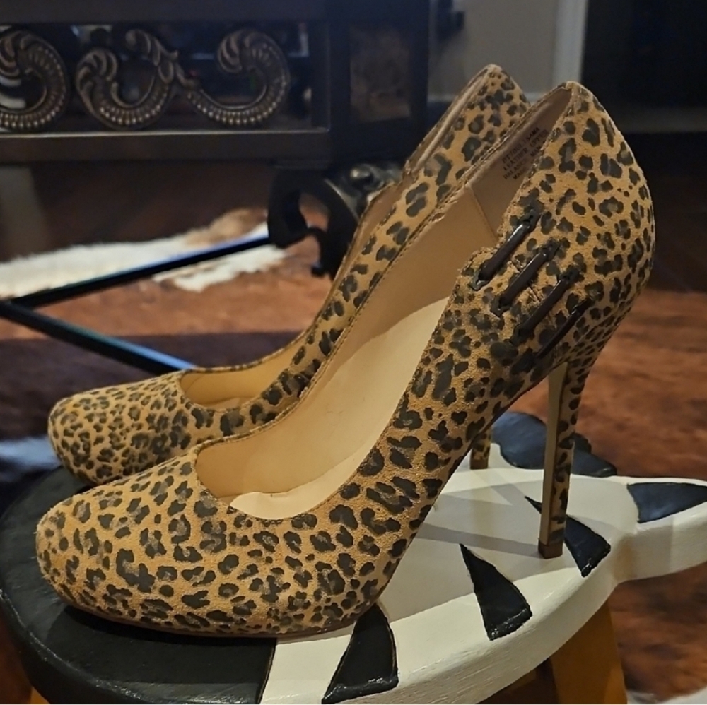 Leopard Print Women's Pumps - Picture 1 of 7
